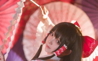 cos：博丽灵梦cos正片@楚楚子，少女祈祷中